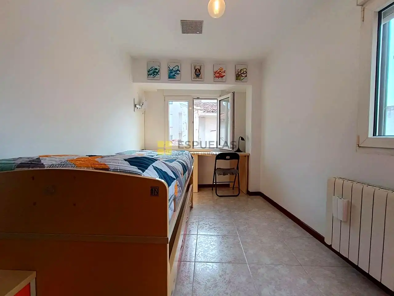 Habitación de Casa adosada en venta en Arnedo con Calefacción y Amueblado
