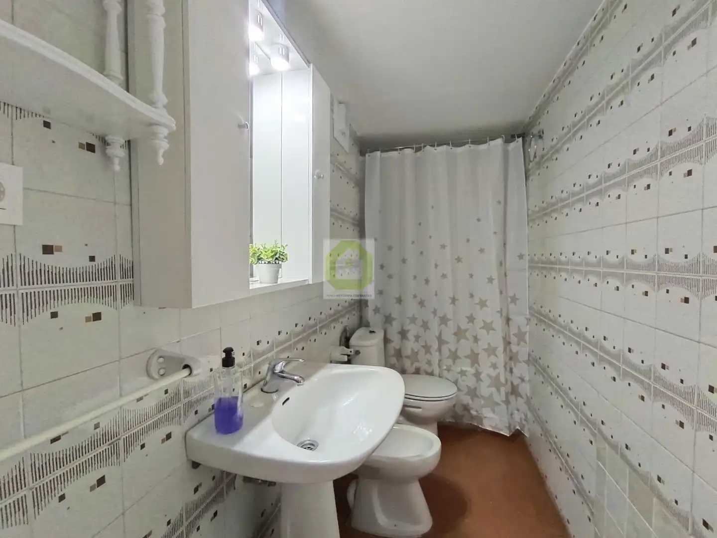 Baño de Piso para compartir en Granada con Terraza y Amueblado