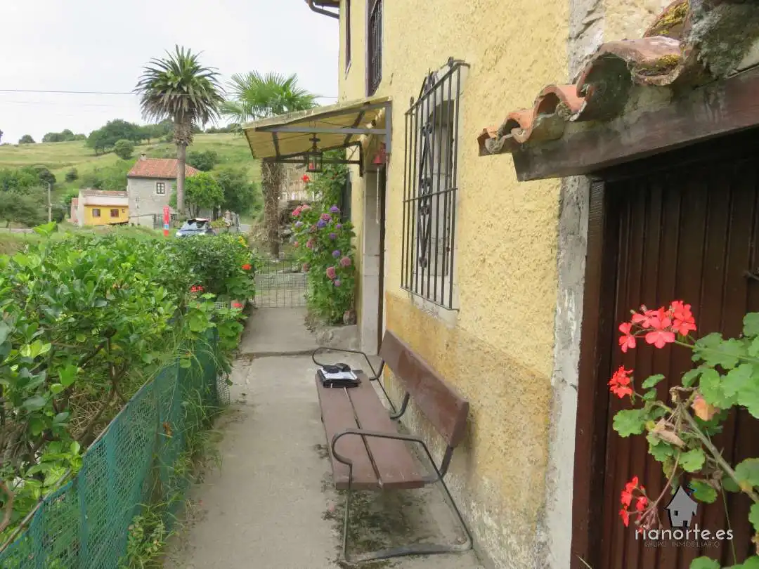 Vista exterior de Casa o chalet en venta en Ribadesella con Calefacción, Jardín privado y Amueblado