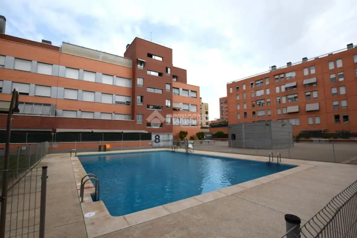 Piscina de Pis en venda en Fuenlabrada amb Calefacció, Traster i Piscina comunitària