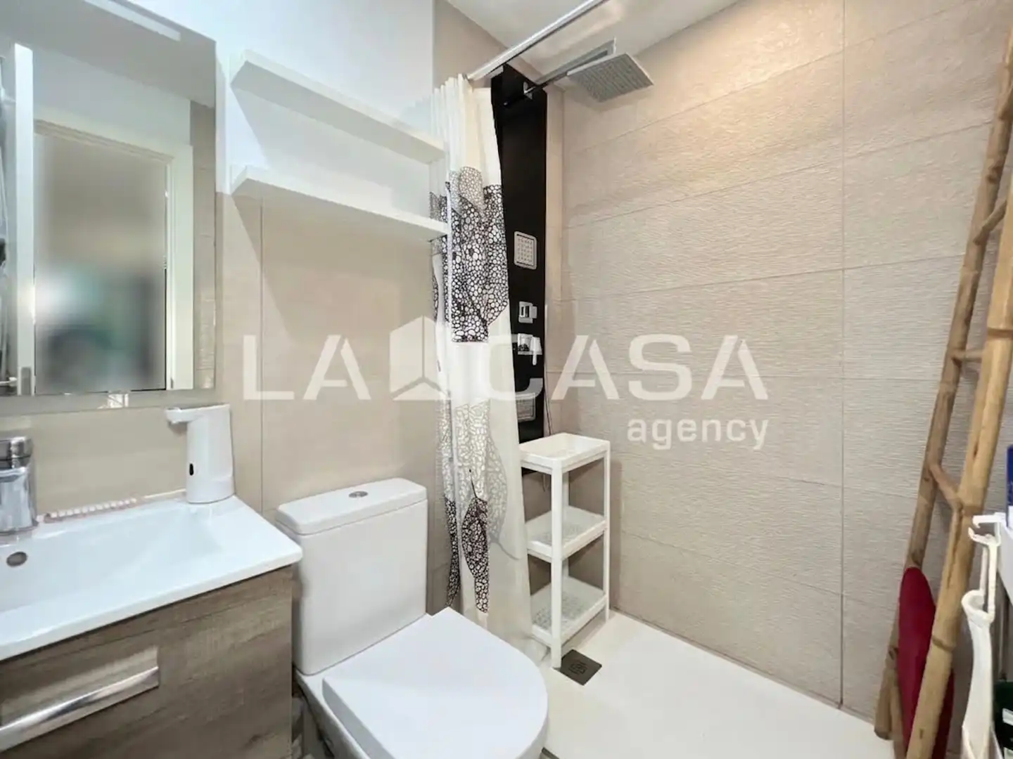 Bathroom of Flat for sale in Badalona  with Balcony