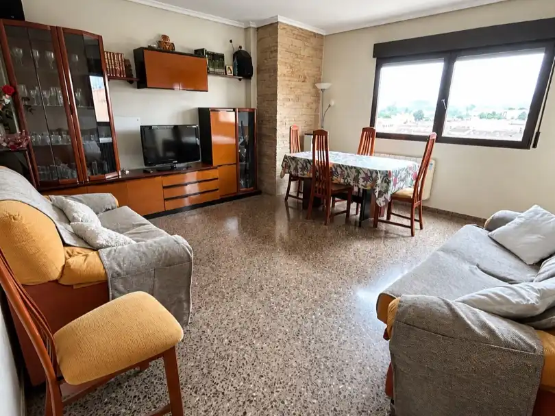 Wohnung mit Aufzug zum Verkauf in Avenida Pais Valencia 87