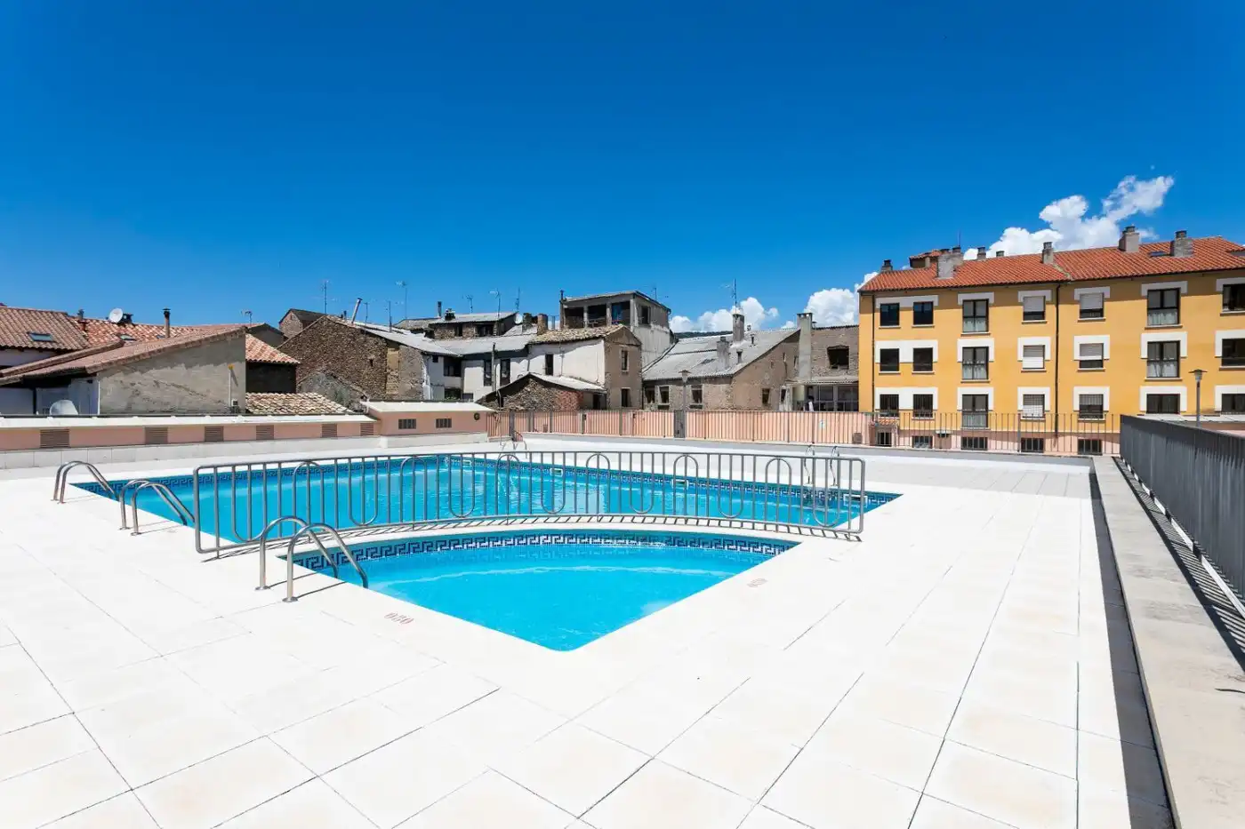 Swimming pool of Flat for sale in Jaca  with Heating, Parquet flooring and Terrace