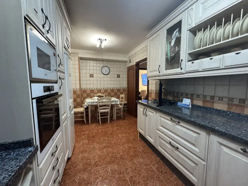 Cuina de Casa o xalet en venda en Estepona amb Forn i Rentadora