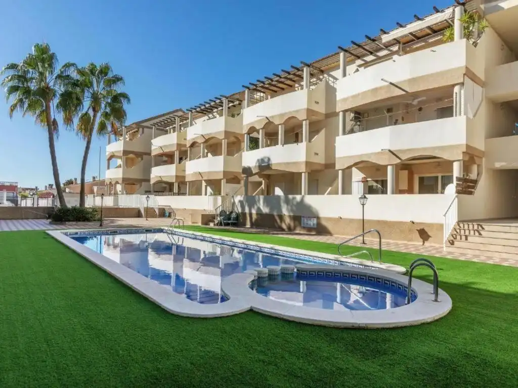 Piscina de Apartamento de alquiler en Vinaròs con Calefacción, Terraza y Amueblado