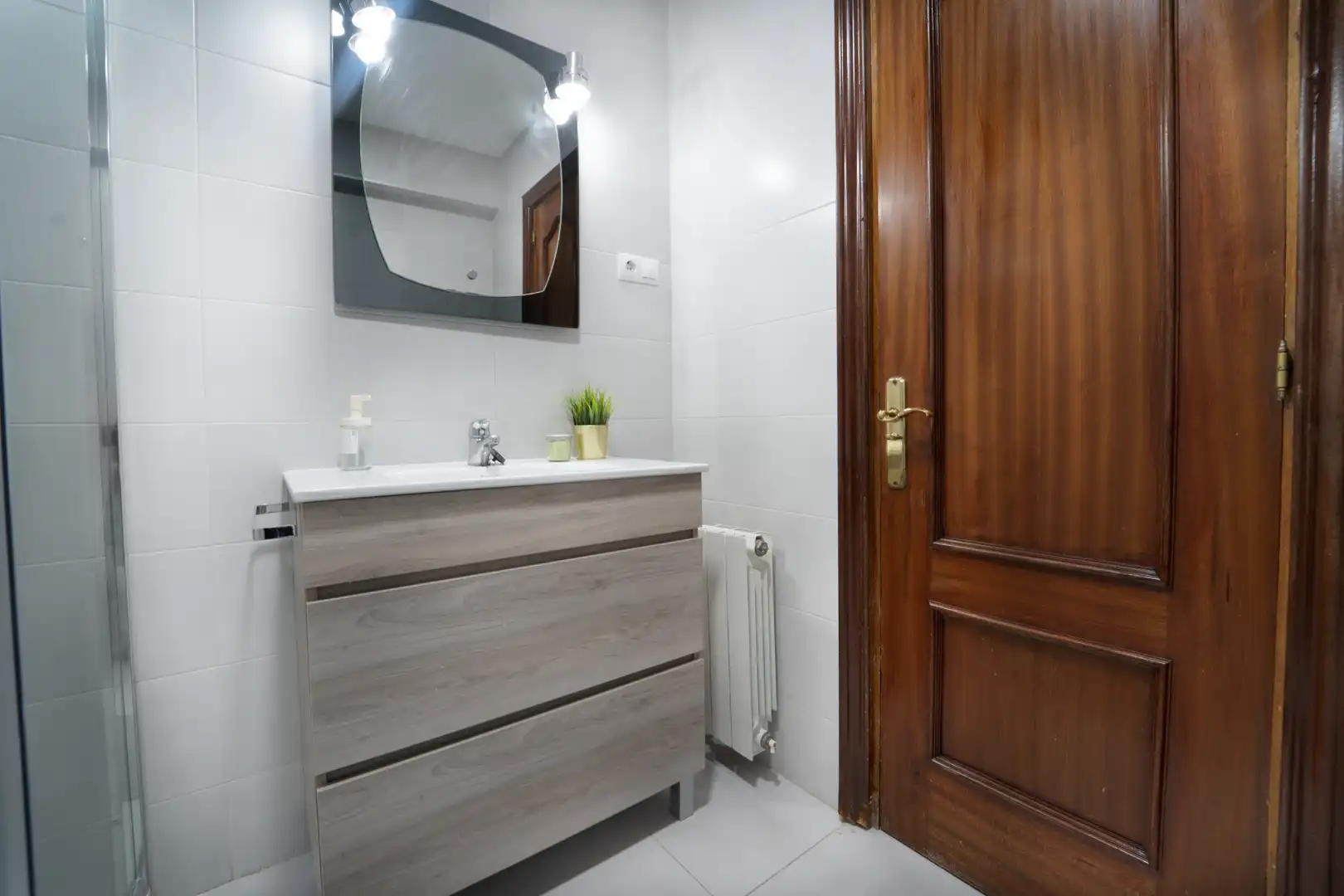 Room in Avenida del Cardenal Herrera Oria, 248, Peñagrande