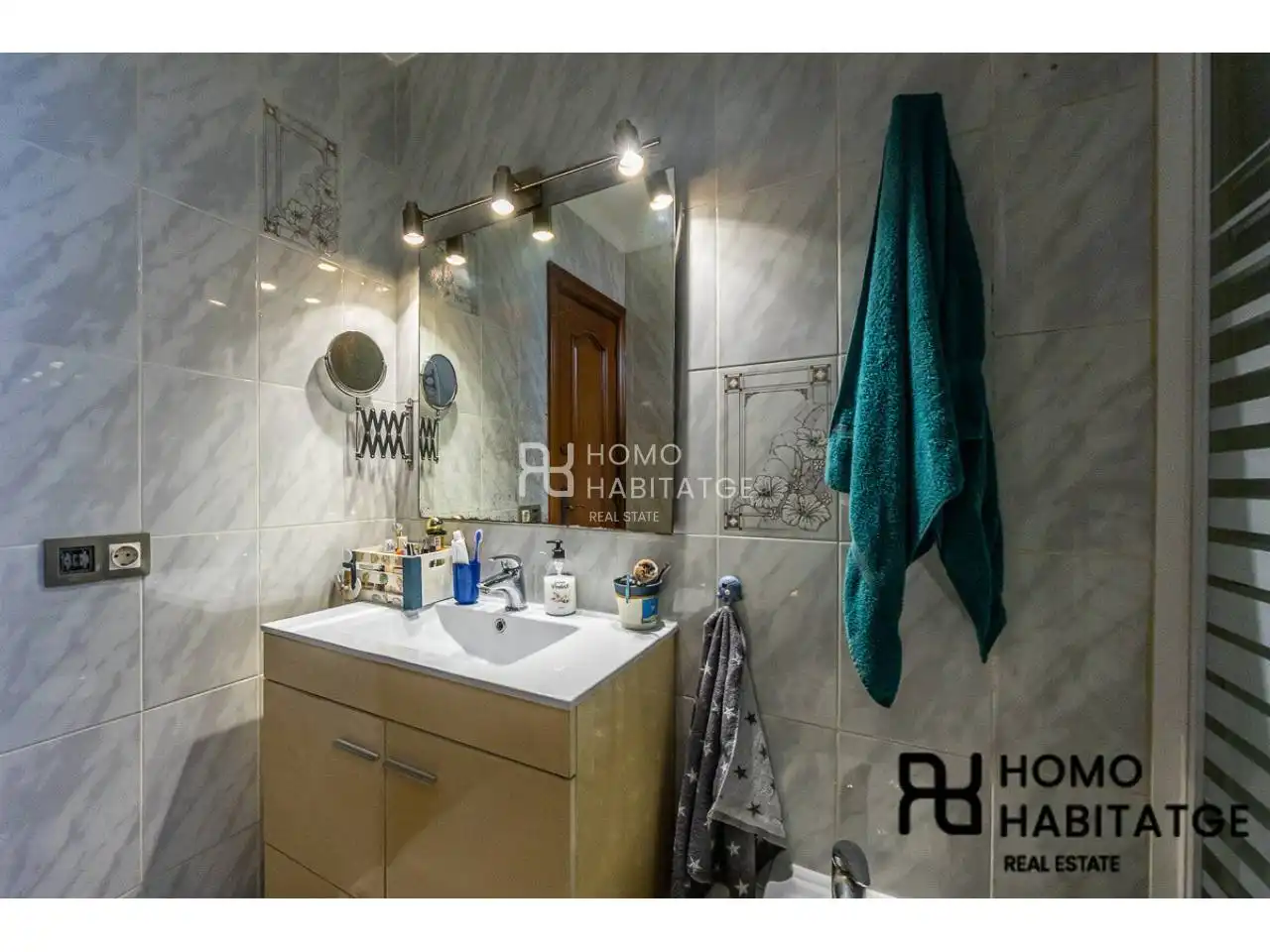 Bathroom of Flat for sale in Barberà del Vallès  with Heating, Parquet flooring and Terrace