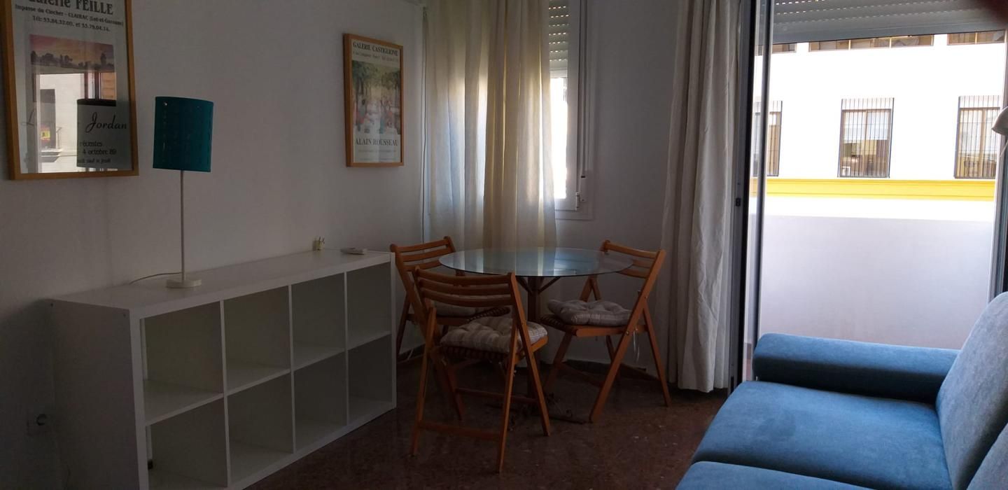 Menjador de Pis de lloguer en  Sevilla Capital amb Aire condicionat, Moblat i Balcó