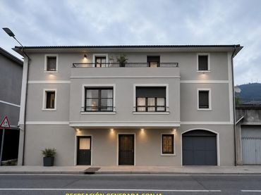 Casa con balcón en venta en Lemoa