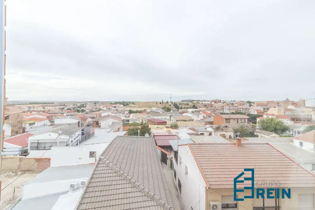 Exterior view of Flat for sale in Recas  with Air Conditioner, Heating and Alarm