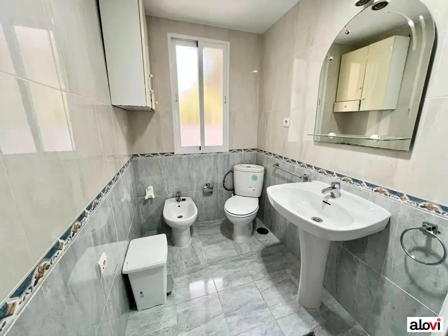 Badezimmer von Wohnung zur Miete in Granada mit Möbliert