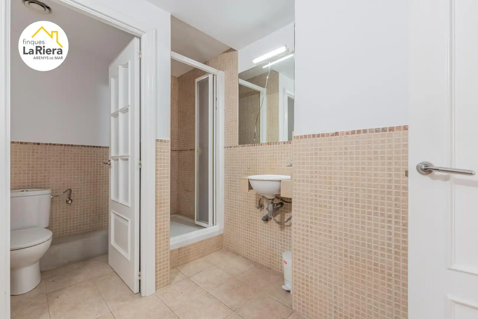 Badezimmer von Geschaftsraum zur Miete in Arenys de Mar
