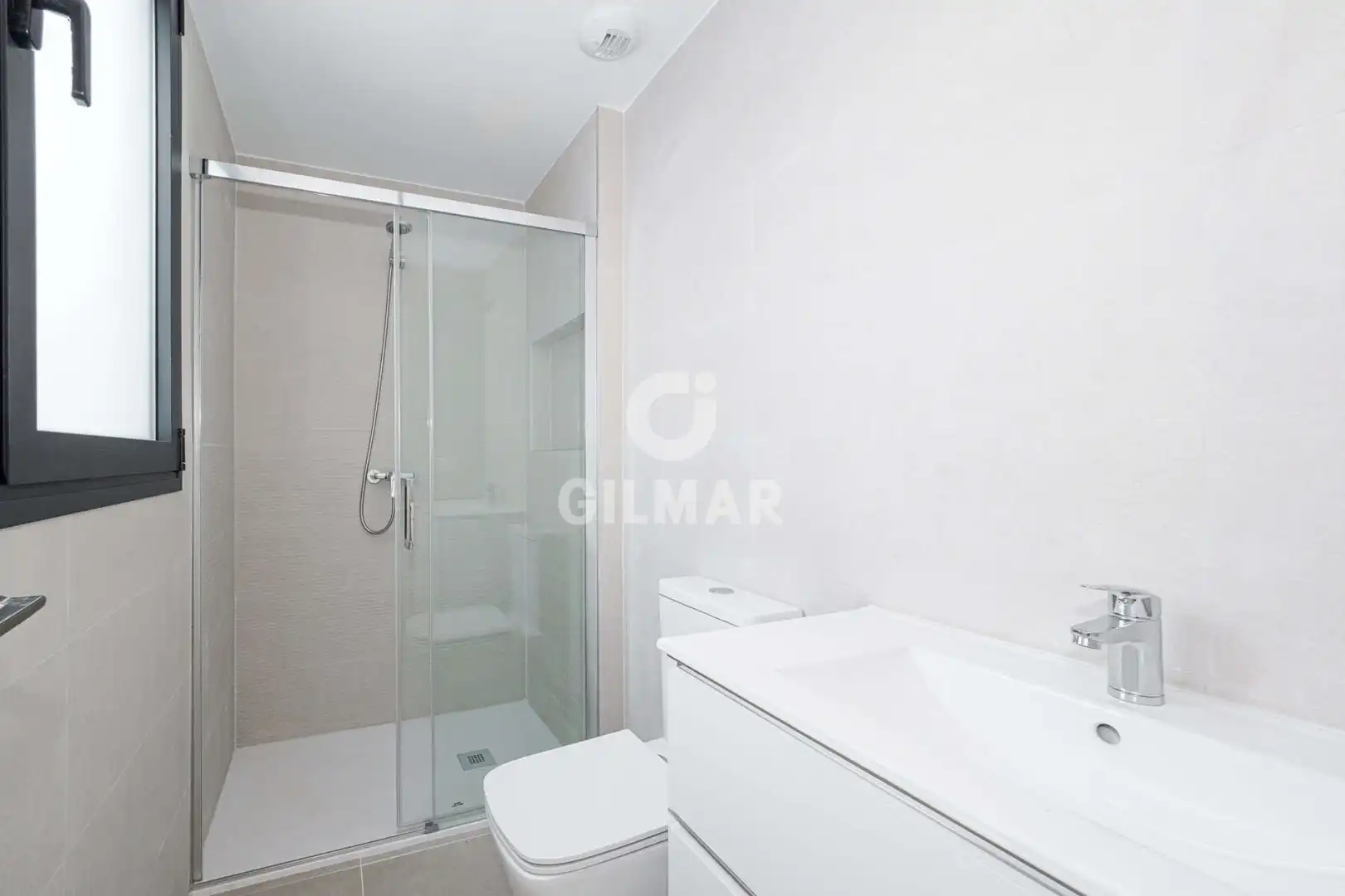 Bathroom of Attic for sale in Sevilla  with Heating, Storage room and Swimming Pool