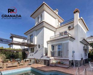 Vista exterior de Casa o xalet en venda en  Granada Capital amb Aire condicionat, Terrassa i Piscina