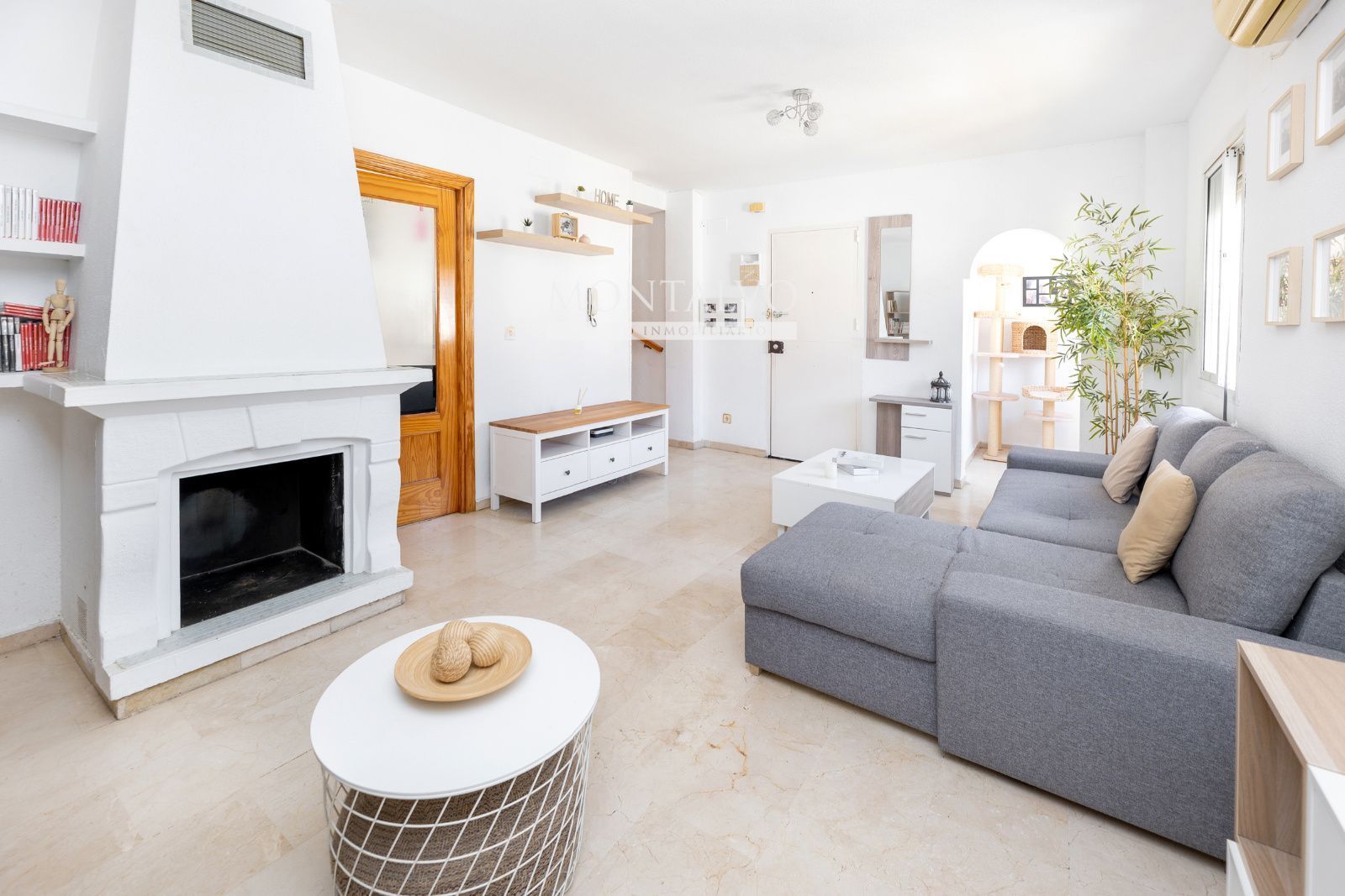 Sala de estar de Dúplex en venta en Alhendín con Aire acondicionado, Terraza y Alarma
