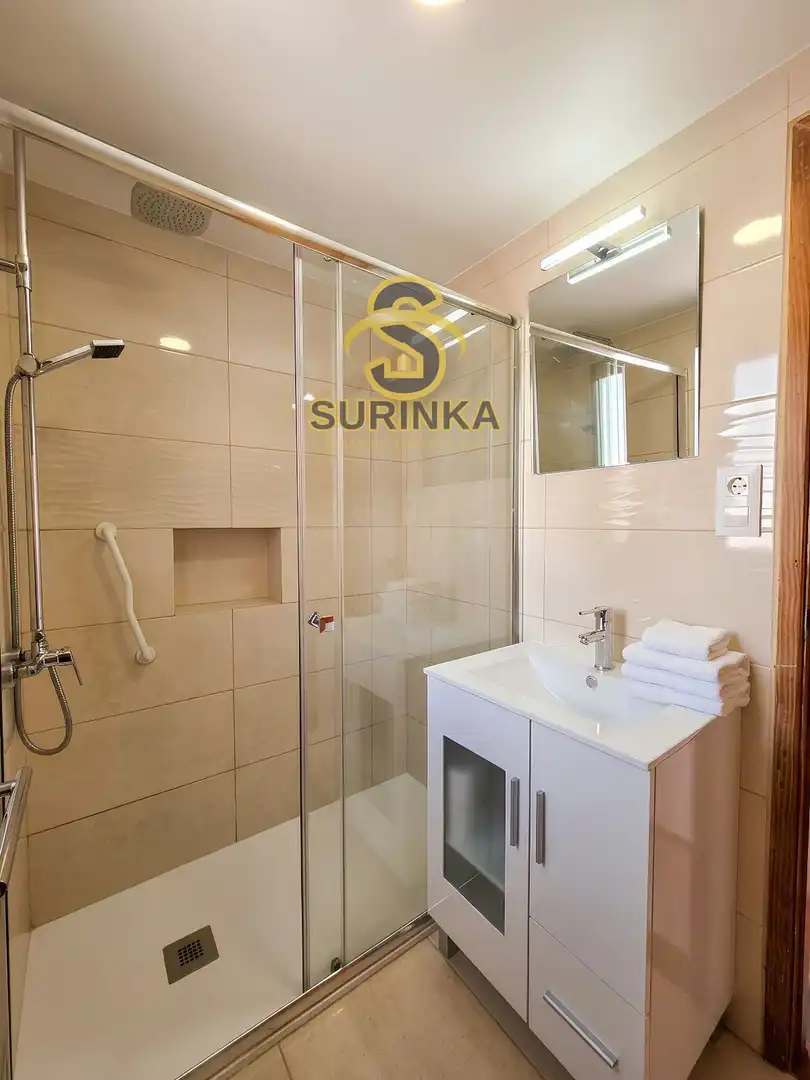 Baño de Apartamento de alquiler en San Bartolomé de Tirajana con Terraza, Piscina y Amueblado