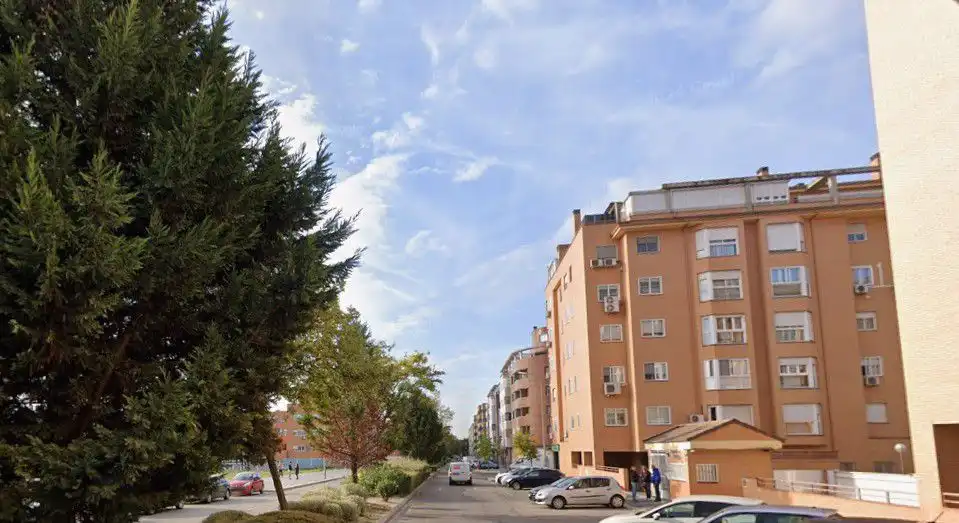 Außenansicht von Wohnung zum Verkauf in Valdemoro mit Klimaanlage, Terrasse und Abstellraum