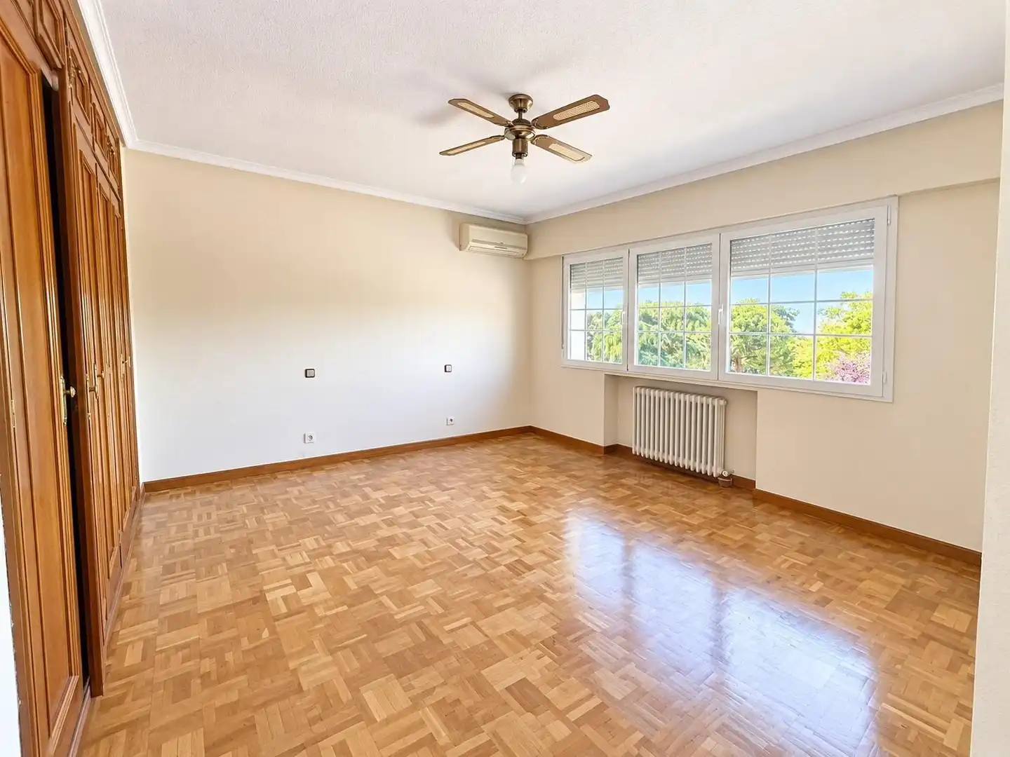 Sala de estar de Casa o chalet en venta en Villaviciosa de Odón con Aire acondicionado, Calefacción y Jardín privado