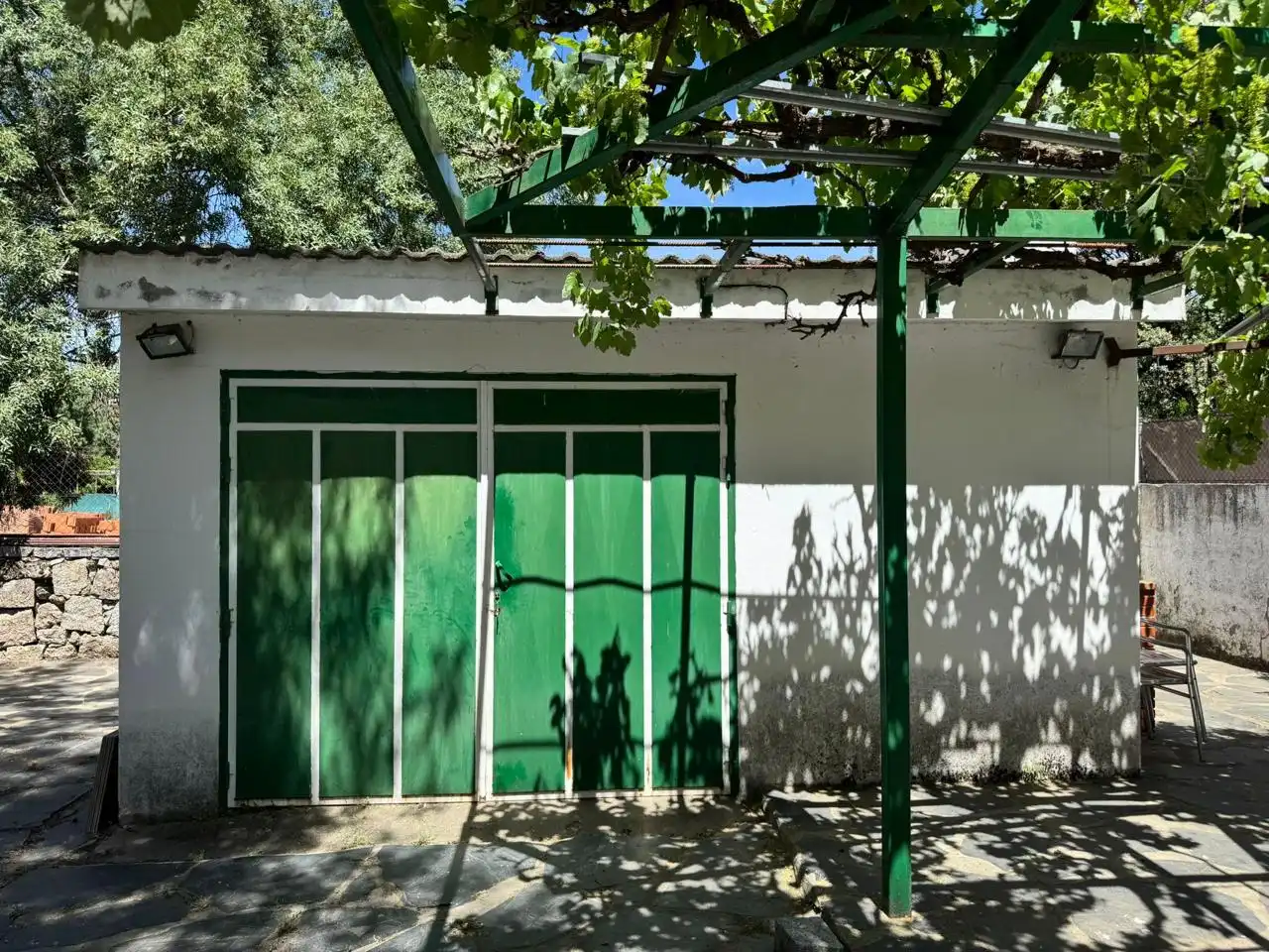 Außenansicht von Haus oder Chalet zum Verkauf in Galapagar mit Klimaanlage, Heizung und Privatgarten