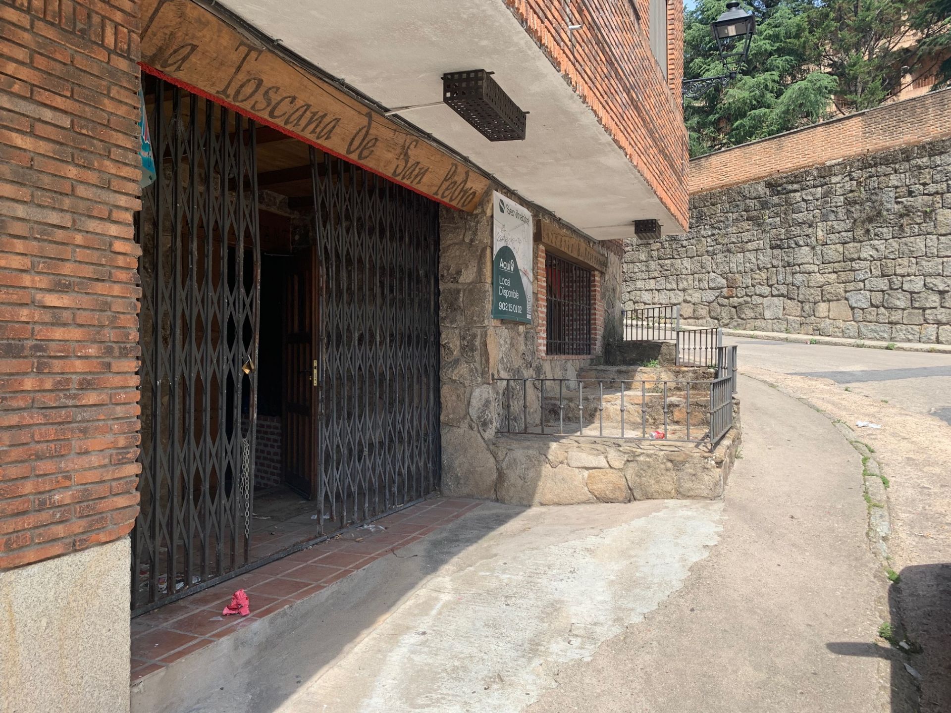 Vista exterior de Local en venda en Arenas de San Pedro amb Aire condicionat