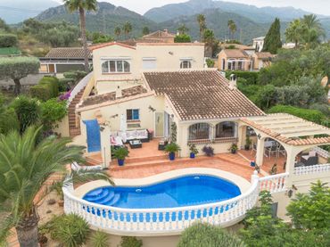 Villa con balcone in vendita a Orba