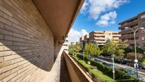 Vista exterior de Pis en venda en  Granada Capital amb Terrassa i Balcó