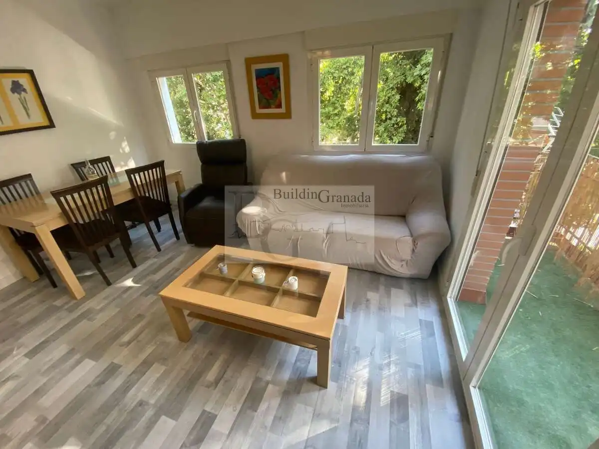 Sala de estar de Piso de alquiler en Granada con Aire acondicionado, Terraza y Amueblado