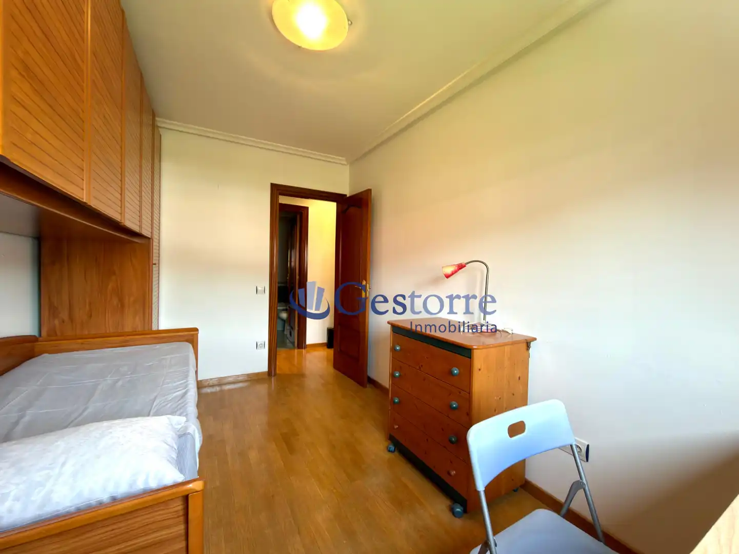 Flat for rent in Oviedo - Calle Favila, Parque del Oeste