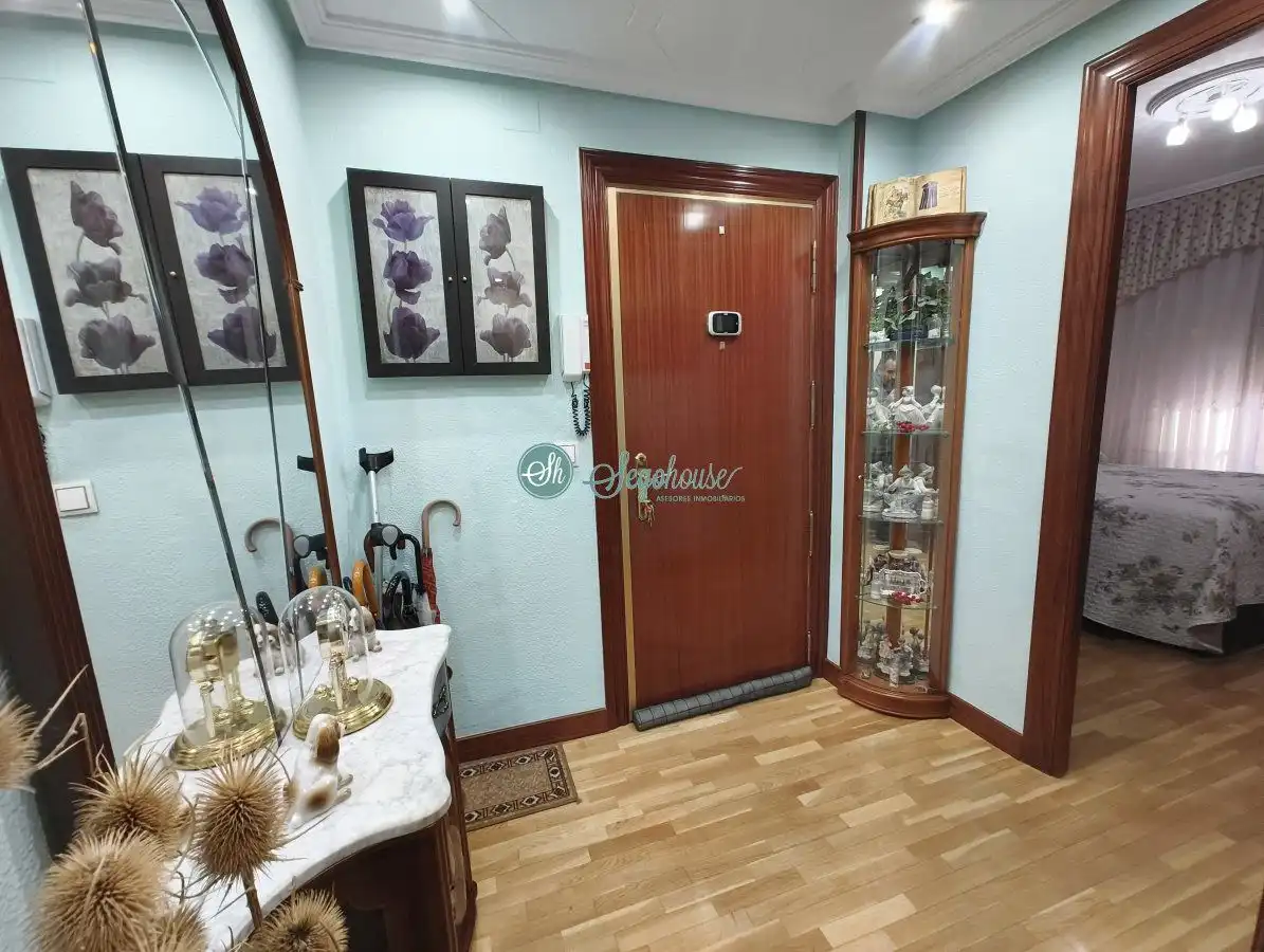 Flat for sale in Segovia  with Air Conditioner, Heating and Balcony