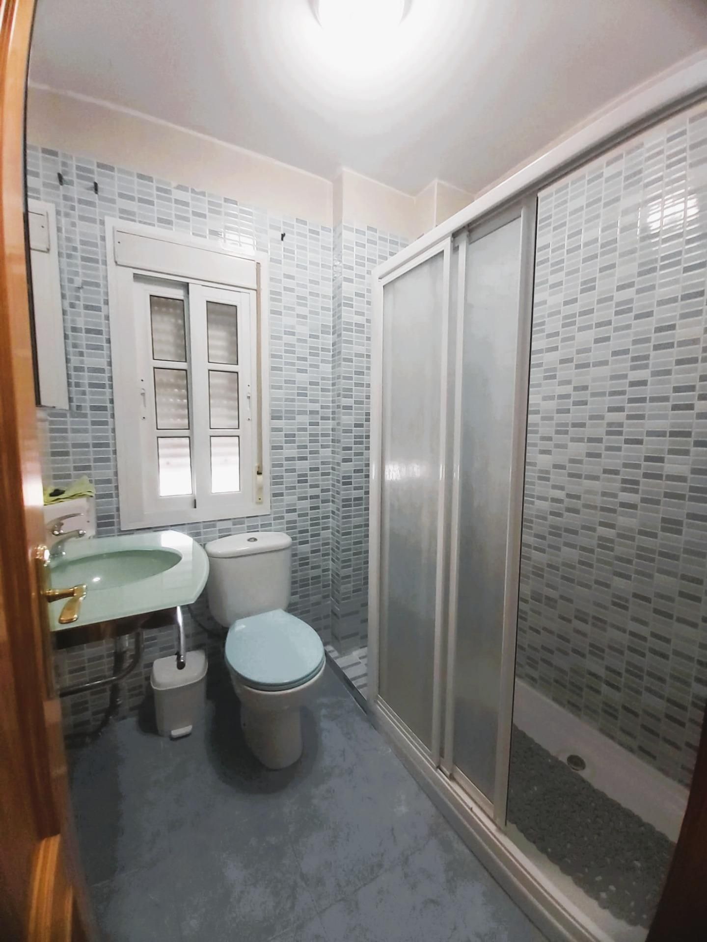 Bathroom of Planta baja for sale in Algeciras