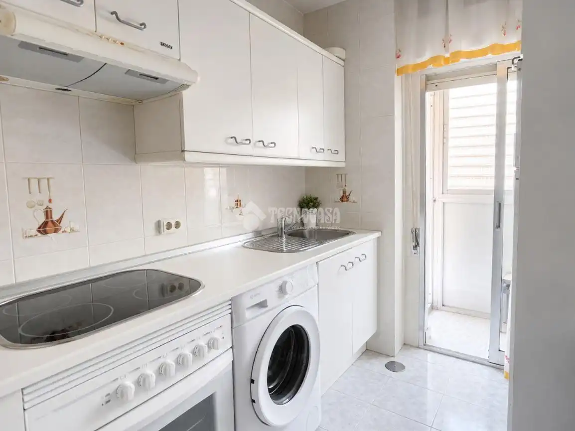 Cuina de Pis en venda en San Fernando de Henares amb Aire condicionat, Calefacció i Terrassa