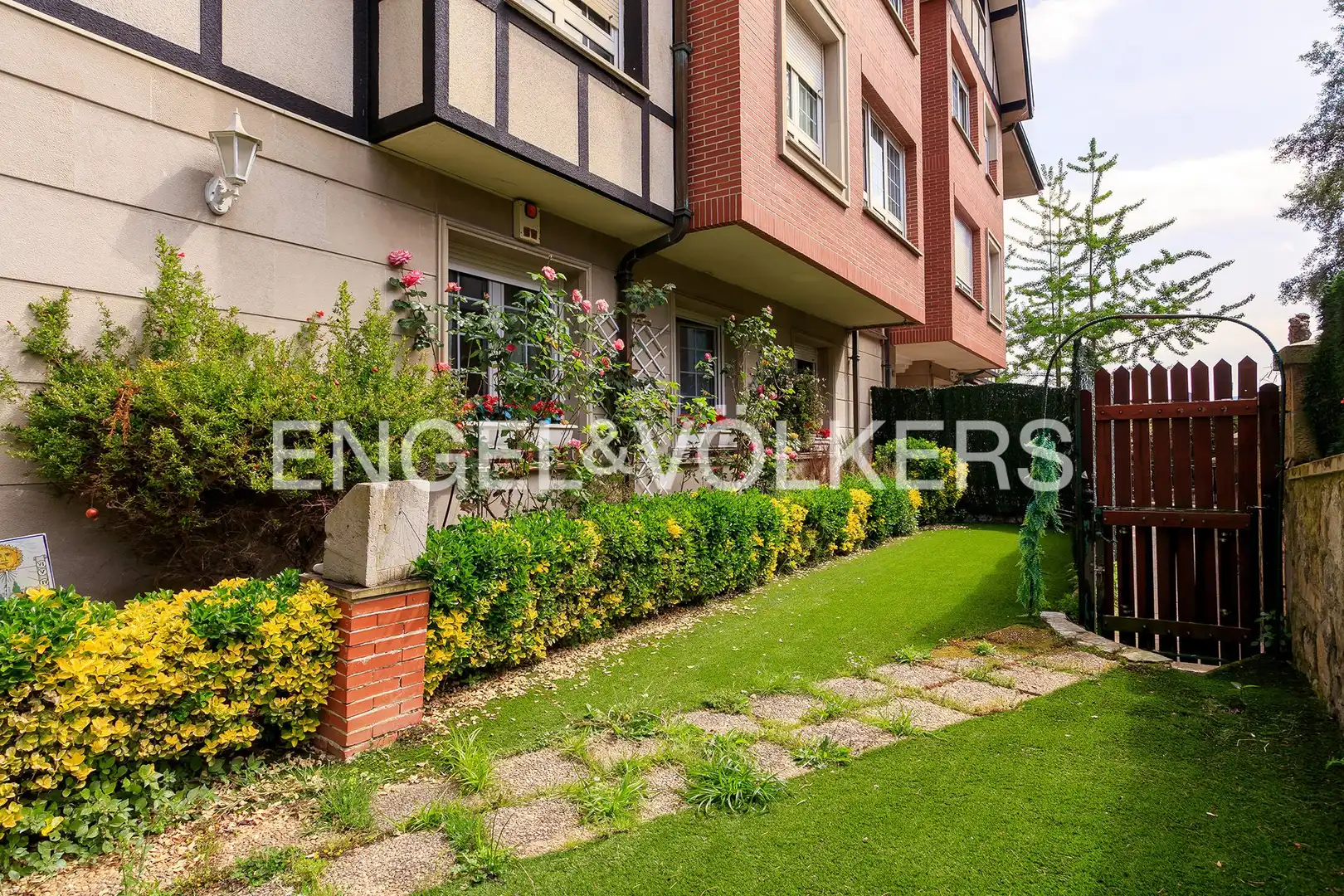 Exterior view of Flat for sale in Getxo   with Heating, Private garden and Parquet flooring
