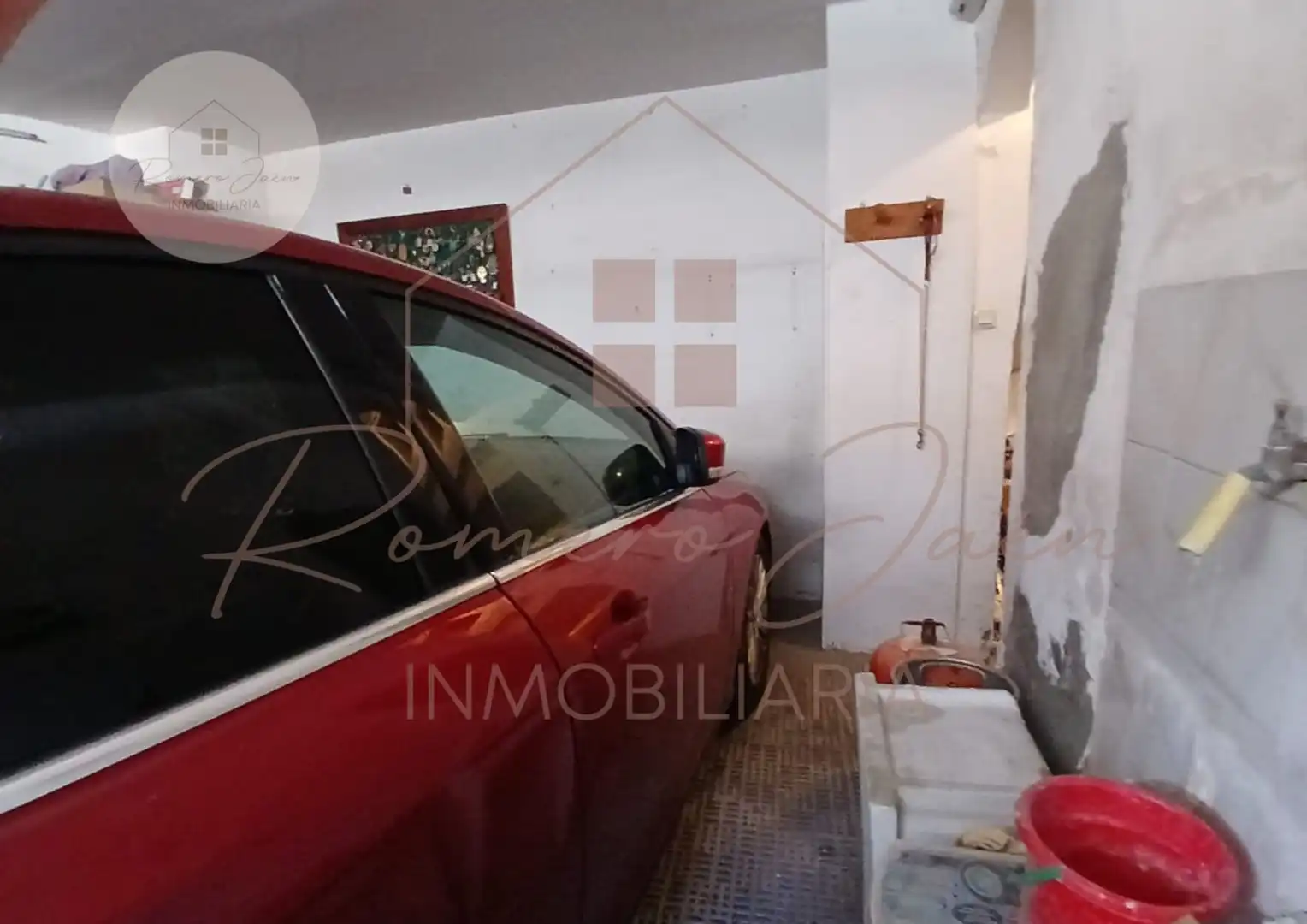 Aparcament de Casa o xalet en venda en Jaén amb Calefacció, Traster i Moblat