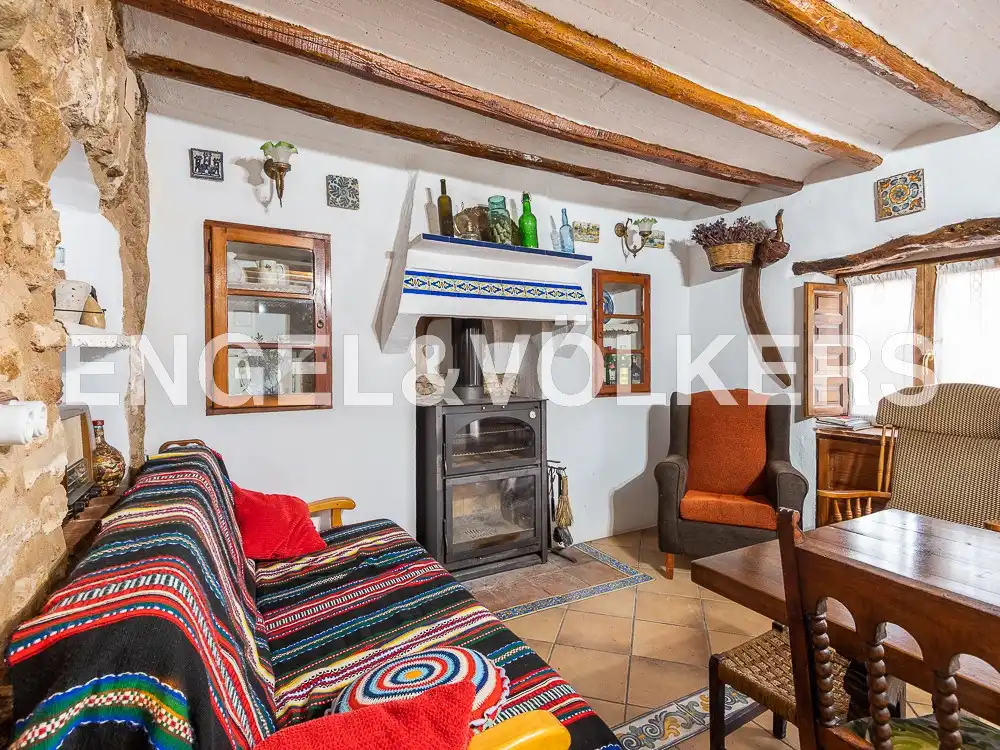Sala d'estar de Casa o xalet en venda en Sierra Engarcerán amb Calefacció, Terrassa i Moblat