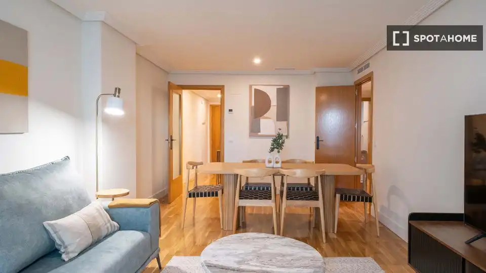 Dining room of Flat for rent in Madrid  with Air Conditioner, Heating and Furnished