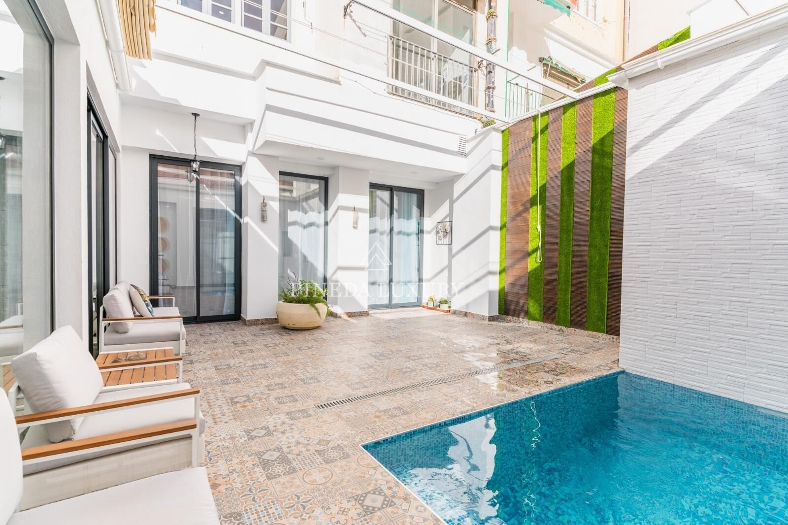 Swimming pool of Flat for sale in  Valencia Capital  with Air Conditioner and Swimming Pool