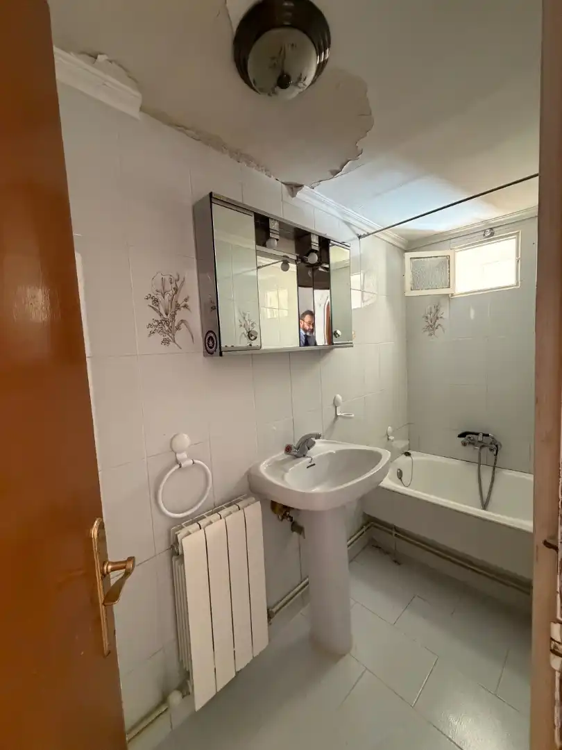Baño de Finca rústica en venta en Dueñas con Calefacción, Trastero y Amueblado