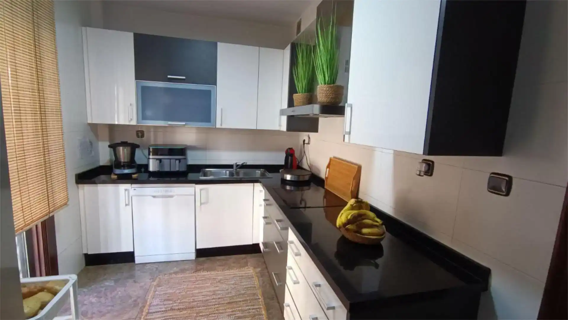 Cocina de Dúplex en venta en Melilla con Aire acondicionado, Amueblado y Horno