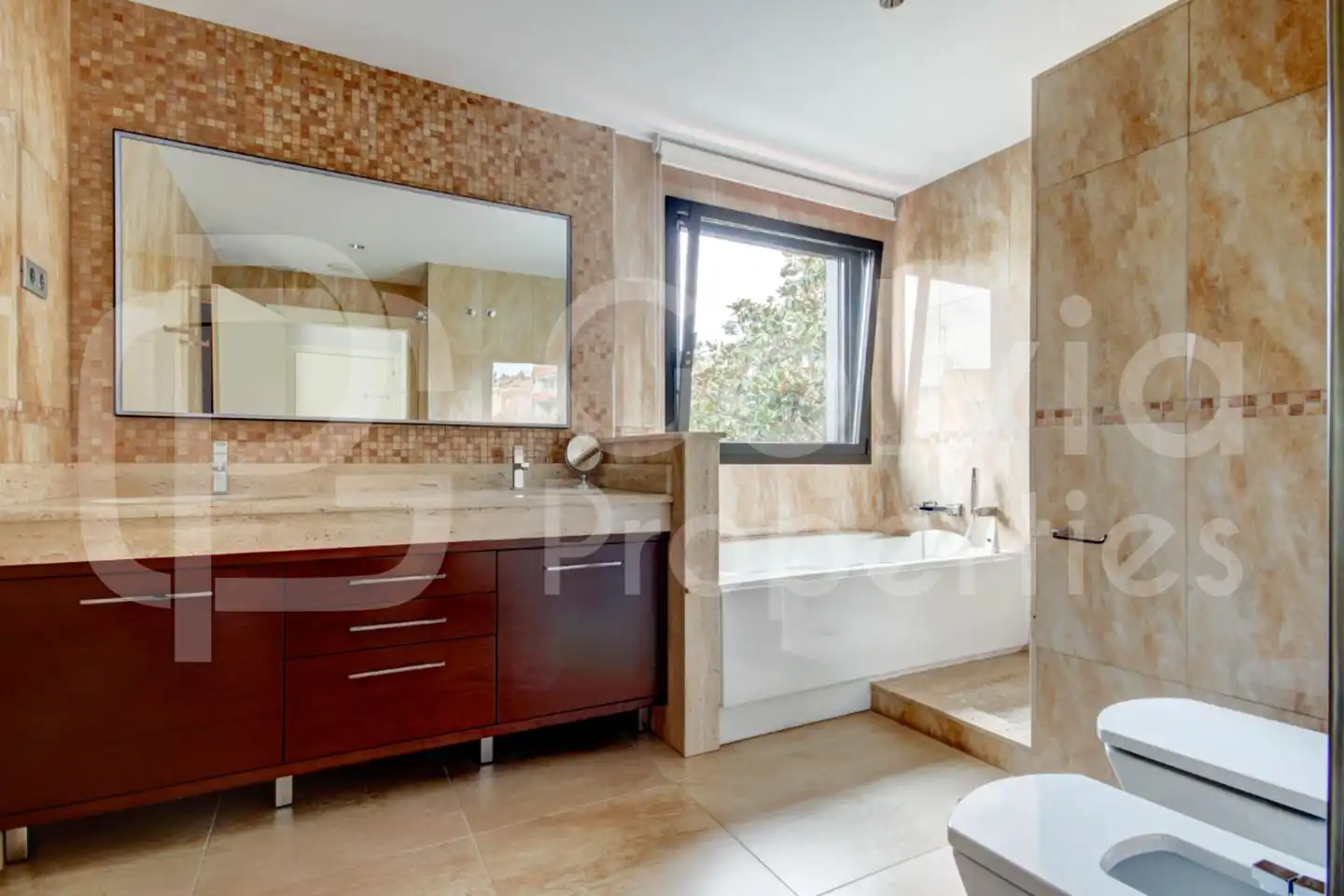 Baño de Casa o chalet en venta en Viladecans con Aire acondicionado, Calefacción y Jardín privado
