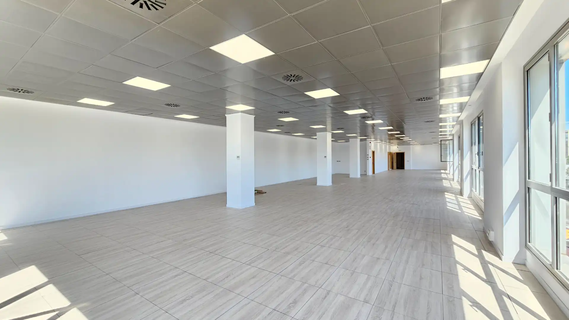 Büro zur Miete in Sant Joan Despí mit Klimaanlage und Alarm