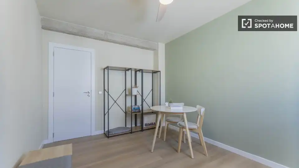 Bedroom of Flat for rent in Valencia  with Air Conditioner, Heating and Furnished