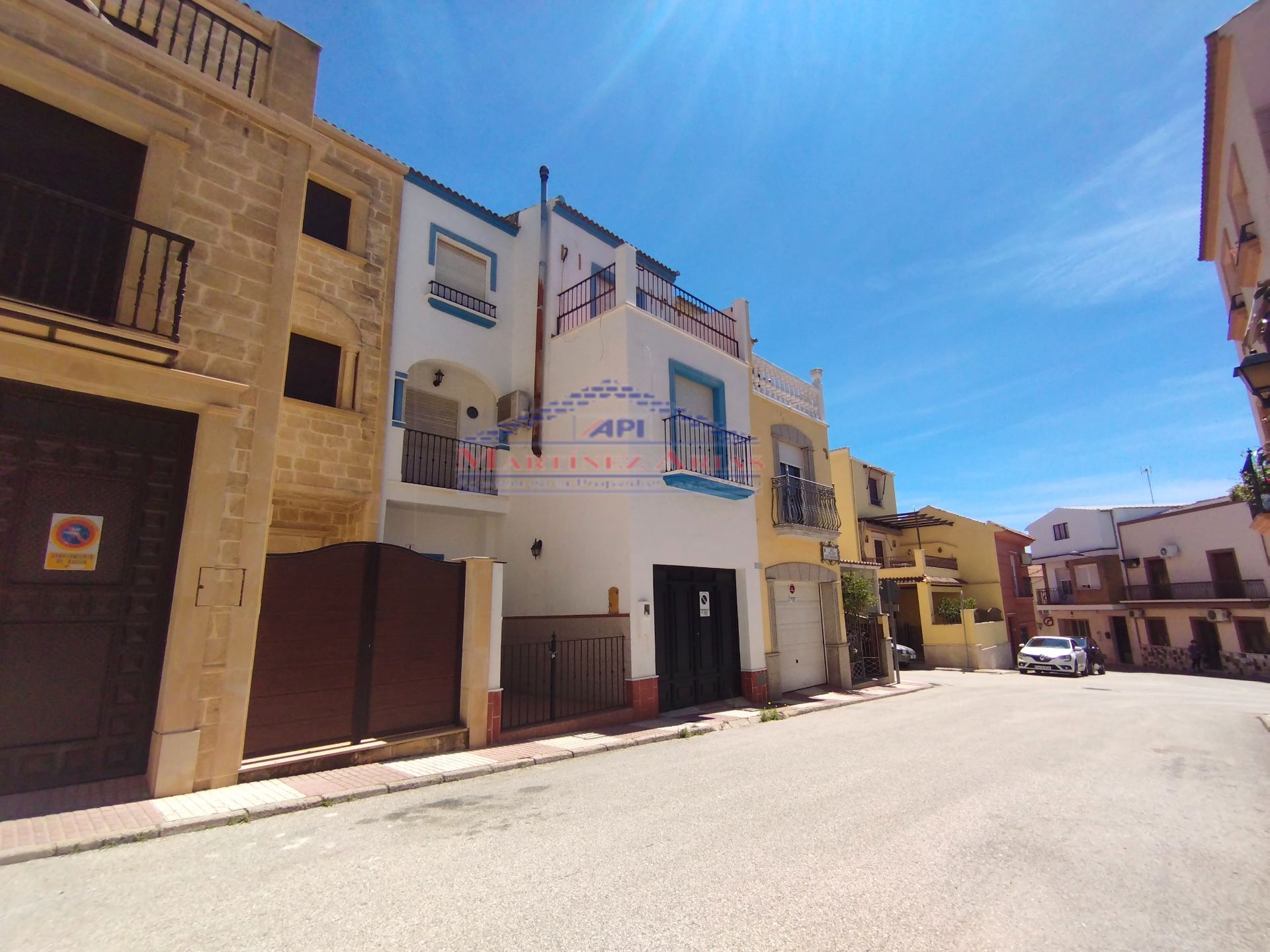 Vista exterior de Casa o xalet en venda en Bailén amb Terrassa, Traster i Balcó