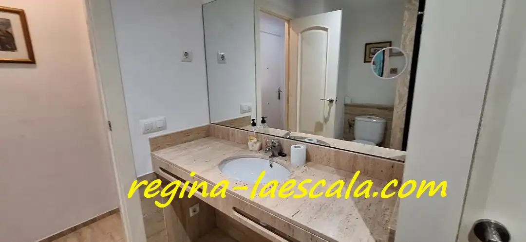 Baño de Planta baja en venta en L'Escala con Amueblado y Piscina comunitaria