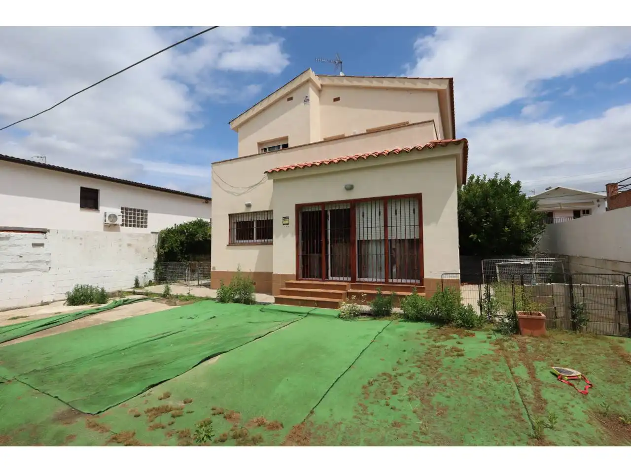 Vista exterior de Casa o xalet en venda en Vidreres amb Calefacció, Jardí privat i Terrassa
