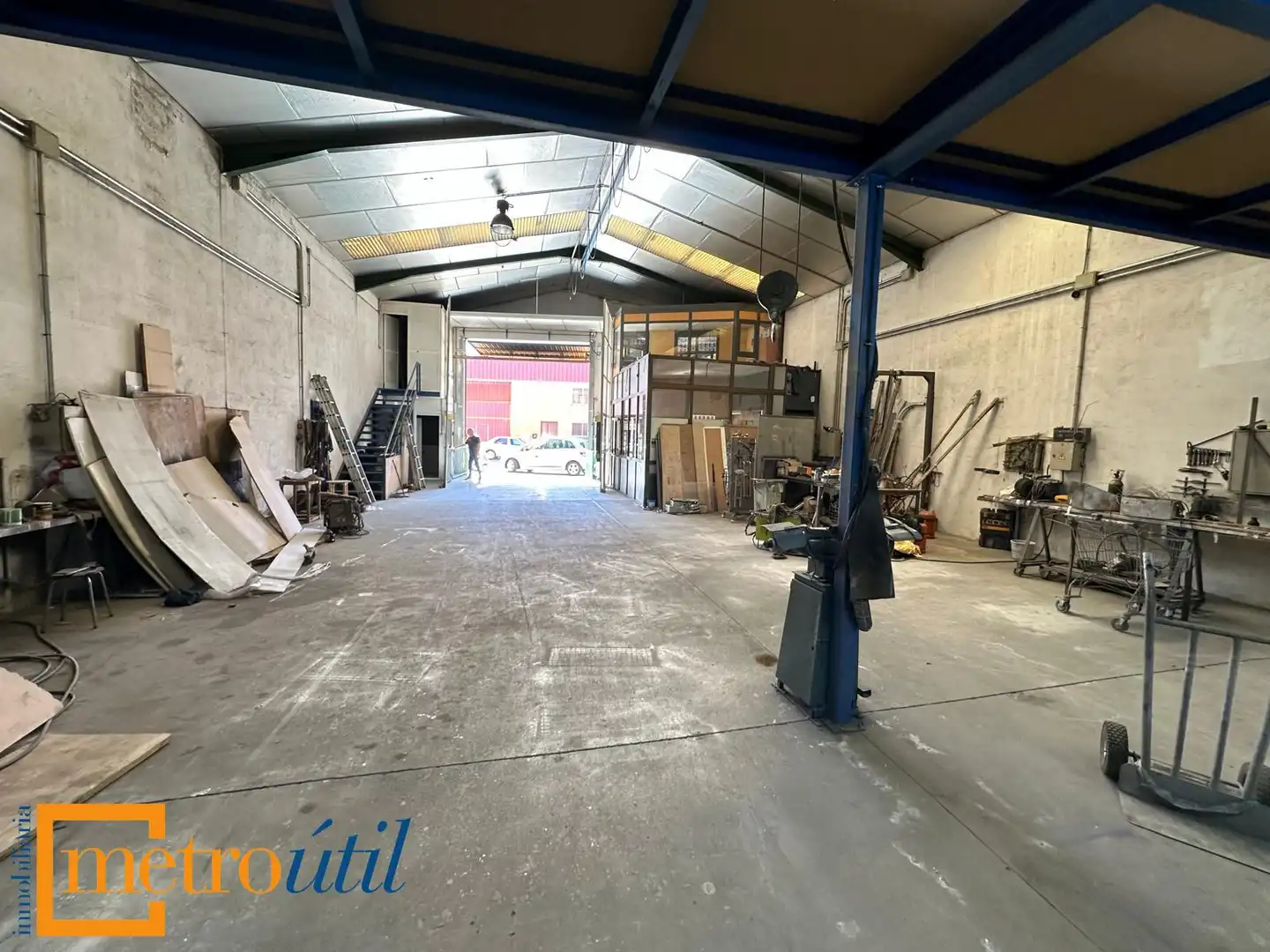 Vista exterior de Nave industrial en venta en Villares de la Reina