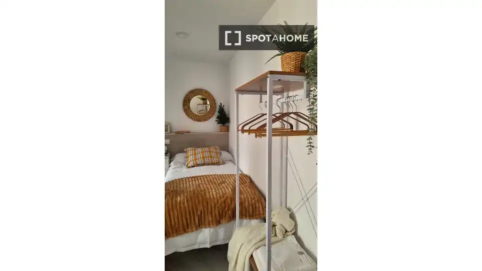 Bedroom of Study for share in Sevilla  with Air Conditioner, Heating and Terrace