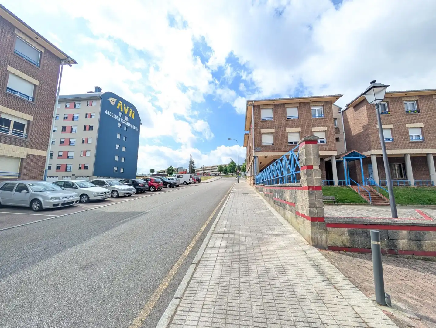 Vista exterior de Pis en venda en Oviedo  amb Calefacció i Terrassa