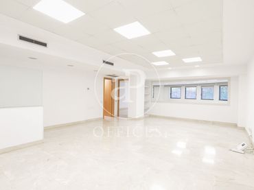 Oficina amb ascensor en venda a Via Augusta