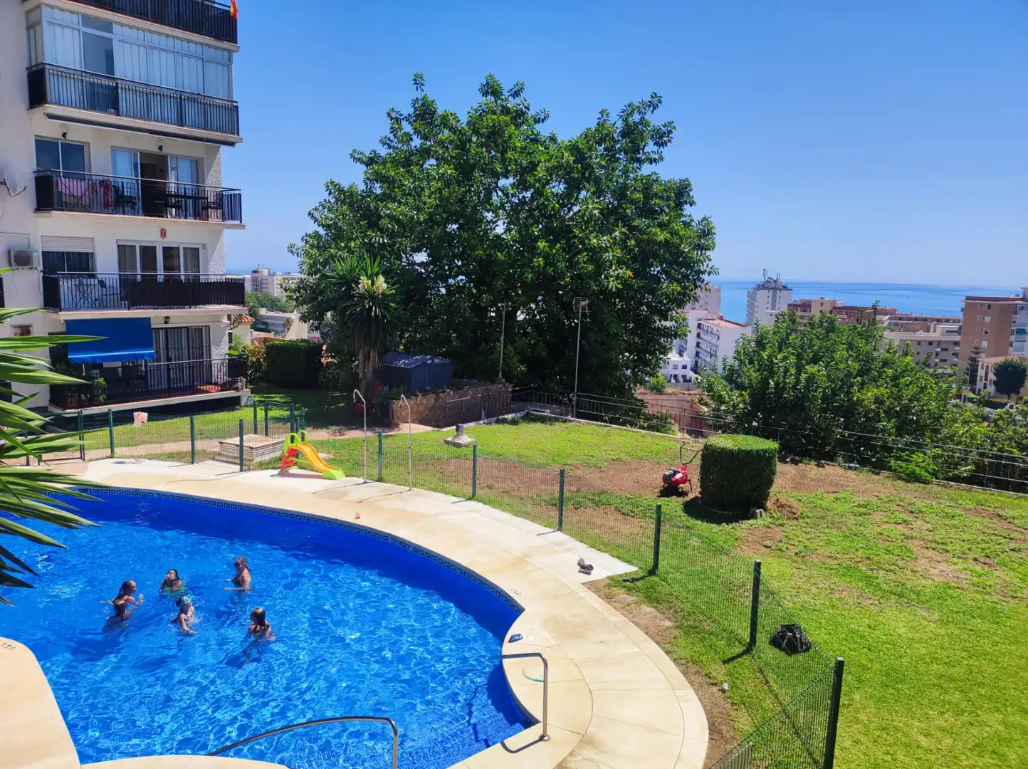 Piscina de Casa adosada de lloguer en Torremolinos amb Terrassa, Moblat i Rentadora