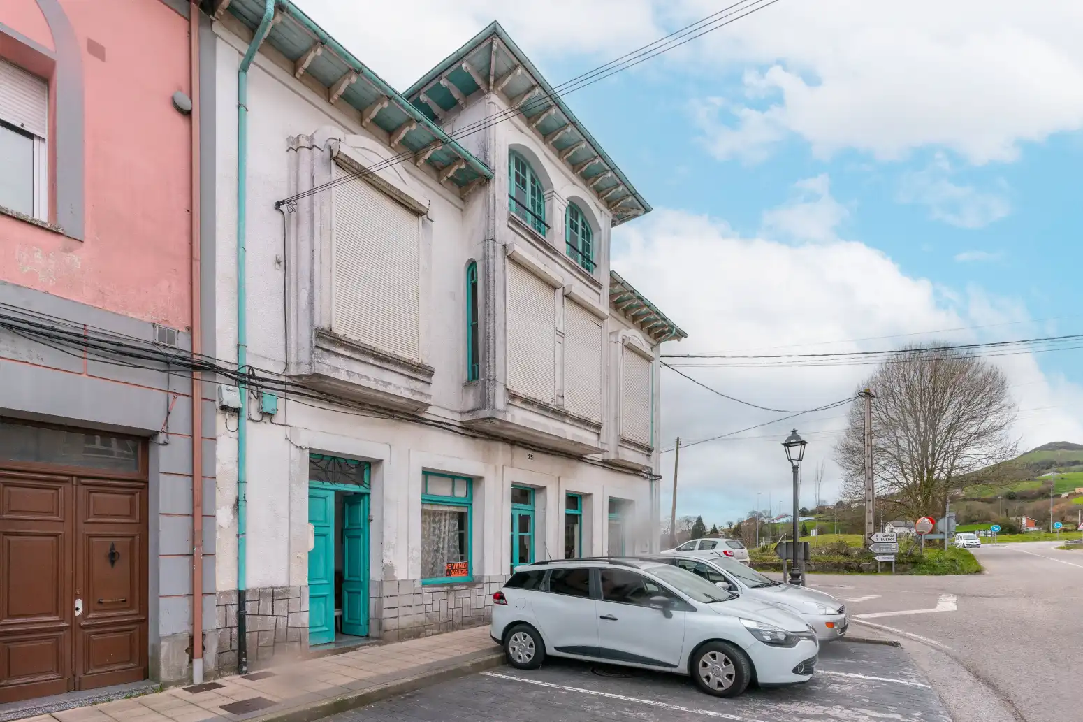 Vista exterior de Casa adosada en venta en Salas con Parquet, Terraza y Trastero